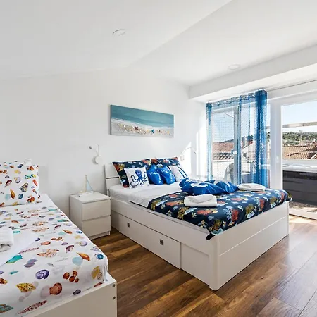 Holiday home 4 Bedroom Stunning In