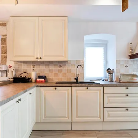 4 Bedroom Stunning In * Murter