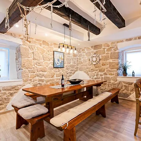 4 Bedroom Stunning In Holiday home Murter
