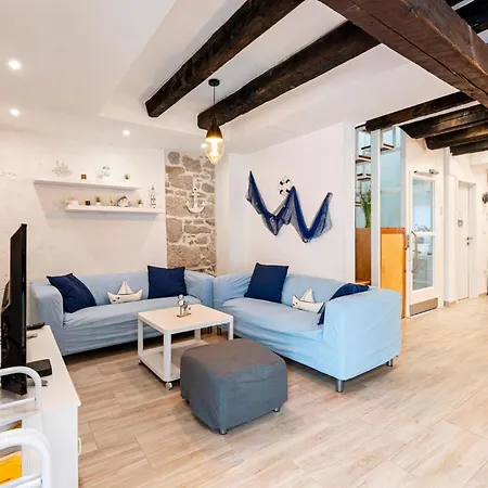 Holiday home 4 Bedroom Stunning In Murter