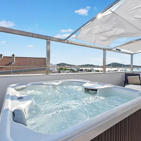Holiday home 4 Bedroom Stunning In