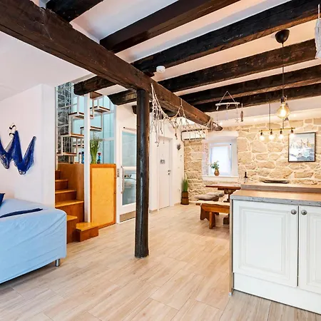 4 Bedroom Stunning In Holiday home Murter