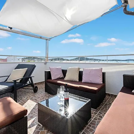 4 Bedroom Stunning In Holiday home