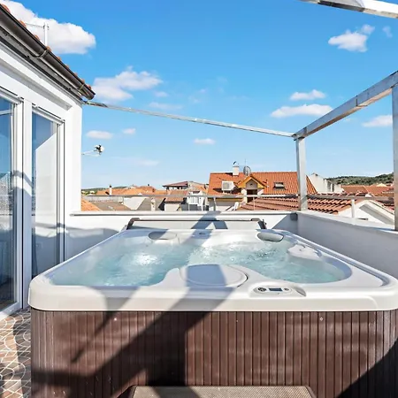 4 Bedroom Stunning In Holiday home *