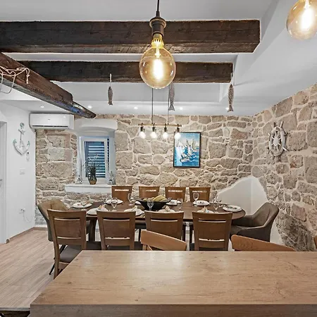 18 With Seaview * Murter