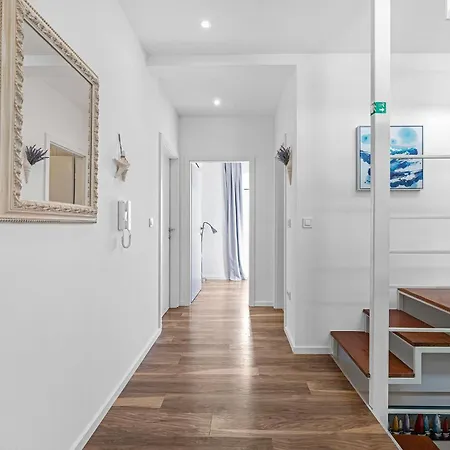 18 With Seaview Holiday home