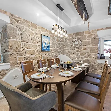 18 With Seaview Holiday home