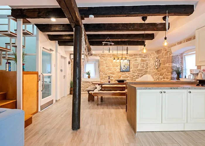 18 With Seaview * Murter