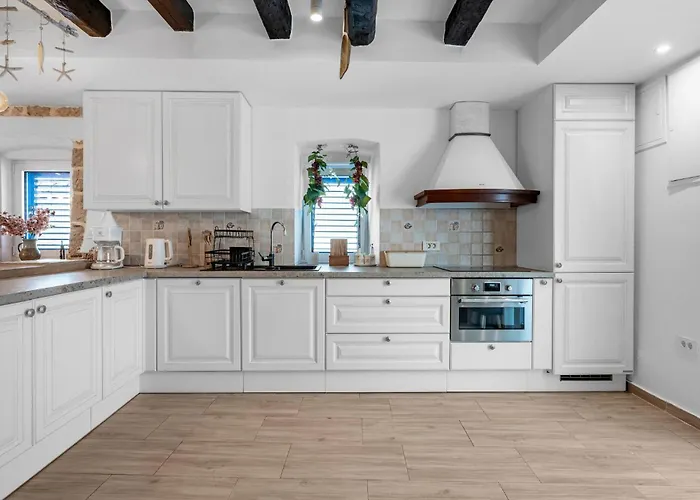 18 With Seaview * Murter