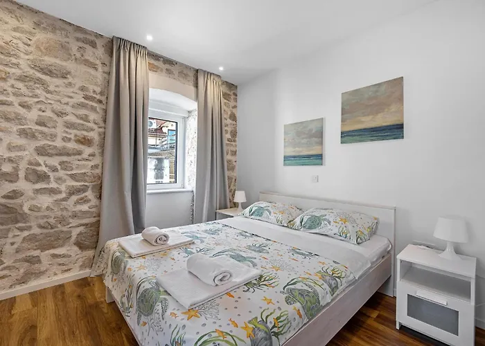 18 With Seaview * Murter